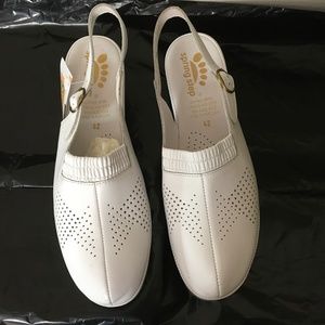 Spring step women’s white shoes size 11-11.5.